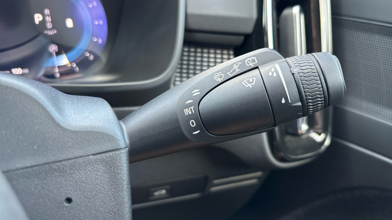 Volvo XC40 2.0 B4P Plus Dark 5dr Auto Petrol Estate